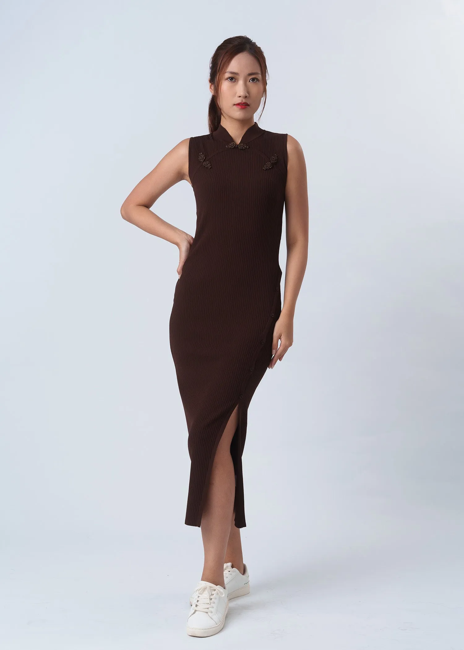 Sleeveless Ribbed Qipao w Pankou (Brown)